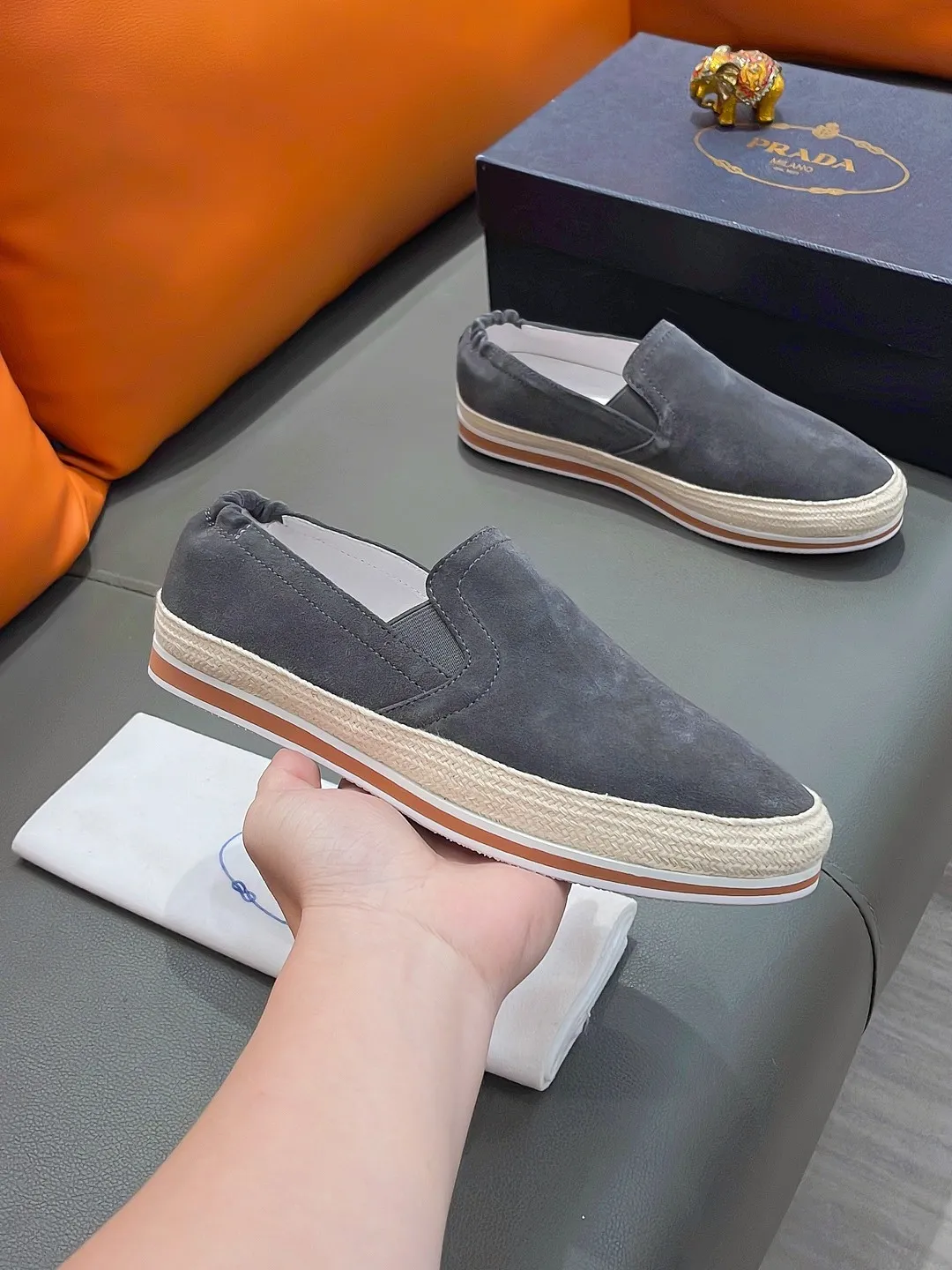 Men's shoes PRADA "Prada" P400 Regular size: 38-44 (slip-on shoes) Product materials: Selected cowhide upper, soft sheepskin foot pads, original factory special outsole.